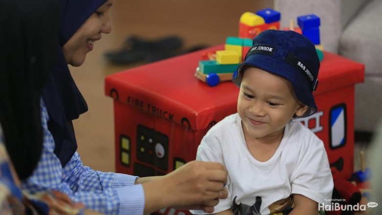 Ide Weekend: Nyanyi Lagu Anak Bareng si Kecil (Foto: dok.HaiBunda) Ide Weekend: Nyanyi Lagu Anak Bareng si Kecil (Foto: dok.HaiBunda)