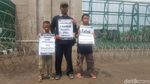 Foto: Massa Aksi 299 Datang, Spanduk Masyarakat Bosen Demo Diturunkan