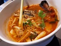 Greyhound Cafe: Ada Mie Kuah Tom Yum dan Thai Tea Granita yang Segar
