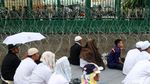 Massa Aksi 299 Padati Gedung DPR