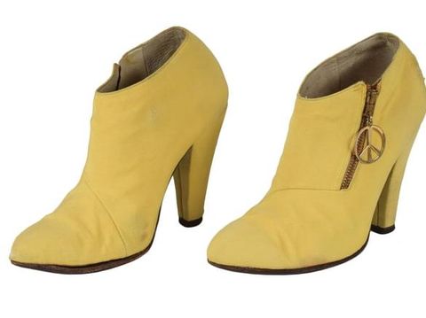 Sepatu Boots Kuning Milik Prince Ini Laku Rp 1 M Saat di Lelang