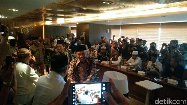 Pertemuan digelar di gedung Nusantara III