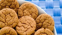 Kue dengan rasa asin dan hambar merupakan pilihan tepat saat Anda kehilangan selera. Jika bosan Anda bisa mengganti aneka kue kering dengan oatmeal atau roti panggang. Foto: iStock