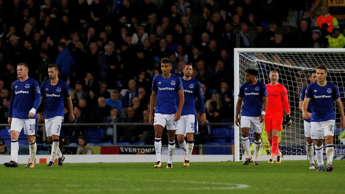 Kekecewaan para pemain Everton setelah Apollon menyamakan kedudukan (Craig Brough/Action Images via Reuters)