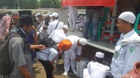 Ada makanan yang dibagikan. Foto: Marlinda Oe