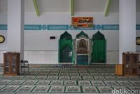 Kaligrafi penghias kubah masjid (Wahyu/detikTravel)