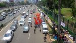Massa Aksi 299 Bersiap Salat Jumat di Depan Gedung DPR/MPR