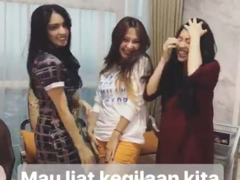 Disebut Sudah Melahirkan, Kezia Karamoy Pamer Bentuk Badannya Disebut Sudah Melahirkan, Kezia Karamoy Pamer Bentuk Badannya