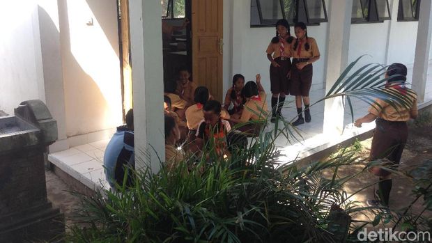 Proses belajar mengajar di SMPN 3 Semarapura, Klungkung, Bali.