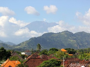 PVBMG: Karakter Gunung Agung Beda dengan Merapi dan Kelud