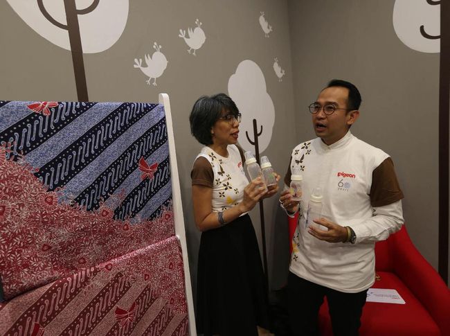 Mengenalkan Batik pada Anak Melalui Botol Susu dan Alat Makan