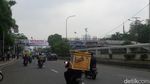 Foto: Massa Aksi 299 Datang, Spanduk Masyarakat Bosen Demo Diturunkan