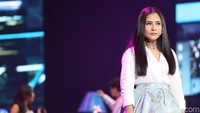 Prilly saat tampil di acara Vivo V7+ di Kemayoran, Jakarta Pusat pada Kamis (28/9) malam.
