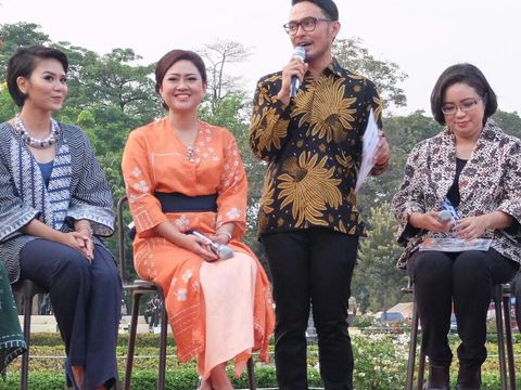 Cantiknya Happy Djarot Pakai Batik Urban Motif Semanggi
