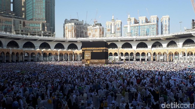 Arab Saudi Tarik Pajak 5%, Bagaimana Nasib Biaya Haji dan Umrah?