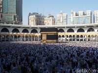 Arab Saudi Tarik Pajak 5%, Bagaimana Nasib Biaya Haji dan Umrah?