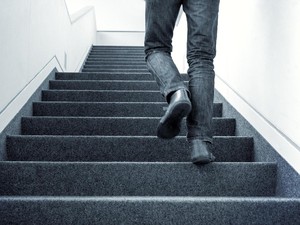 Ngos-ngosan Saat Naik Tangga? Lakukan Ini untuk Amankan Jantung