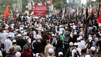 Wakil Ketua DPR Fadli Zon menemui massa aksi 299. Fadli mengatakan DPR akan membahas Perppu Ormas yang jadi tuntutan massa.