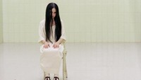 Samara menjadi tokoh yang menyeramkan dalam film The Ring yang dibintangi oleh Daveigh Chase. (Dok. Ist)