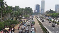 Kemacetan di depan Gedung DPR/MPR pun tak terelakkan. Foto: Marlinda Oe/detikcom