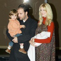 Pada 2002, ia menikah dengan sutradara Mathew Vaughn. Dikaruniai tiga anak, Claudia memilih fokus mengurus buah hatinya. Foto: Getty Images