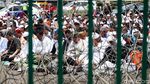 Khusyuknya Salat Jumat Polisi dan Peserta Aksi 299