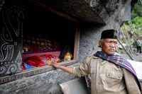 Kuburan yang dibuka untuk ritual Ma Nene