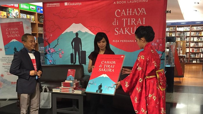 Novel Cahaya di Tirai Sakura Terbit