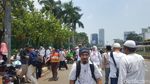 Massa Aksi 299 Bersiap Salat Jumat di Depan Gedung DPR/MPR