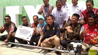 Jonan membagi-bagikan 2.375 konverter kit di Provinsi Sulawesi Selatan.