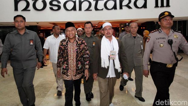 Wakil Aksi 299 menemui pimpinan DPR. 