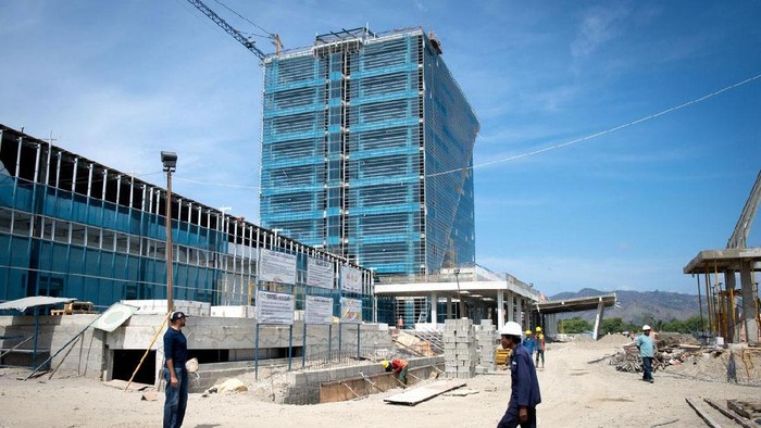 BUMN Indonesia banyak menggarap pembangunan infrastruktur di Timor Leste, mulai dari jalan, jembatan, gedung pemerintahan hingga bandara. BUMN yang membangun infrastruktur di Timor Leste di antaranya PT Wijaya Karya, PT Pembangunan Perumahan, dan PT Waskita Karya.