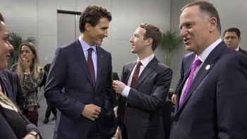Facebook tentu sangat peduli dengan keamanan sang pendiri dan CEO Mark Zuckerberg. Pria berusia 33 tahun itu mendapatkan fasilitas keamanan kelas satu dengan biaya tembus miliaran rupiah. Foto: Istimewa