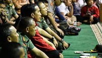 Jokowi nonton bareng Film G30S/PKI dengan warga di Makorem Bogor, Jumat (29/9/2017)