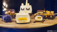 Ragam sajian cheesecake dibentuk menjadi cake pops hingga unicorn dan galaxy yang cantik. Foto: Lusiana Mustinda