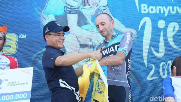 Pembalap Italia Jawara International Tour de Banyuwangi Ijen 2017