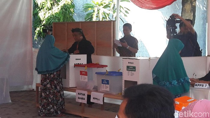 Bilik suara saat simulasi Pemilu di Bogor