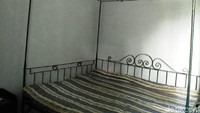 Namun warga tetap bisa berwisata di rumah sejarah tersebut. Siapa pun yang hadir akan diterima dengan baik dan dipersilahkan belajar sejarah di rumah itu (Rinto Heksantoro/detikTravel)