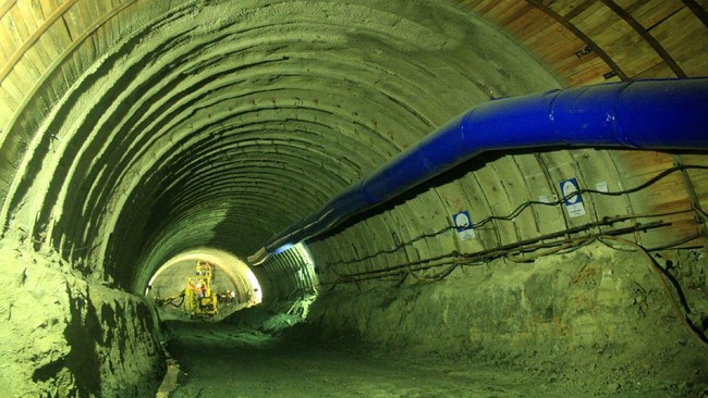 Mengintip Terowongan yang Tembus Gunung Banyumas Hingga Perut Jakarta