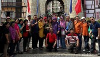 Fredy merasa apa yang dia lakukan untuk para gurunya adalah hal yang sudah sepatutnya dia lakukan sebagai seorang murid kepada guru. Foto: Dok Fredy Chandra