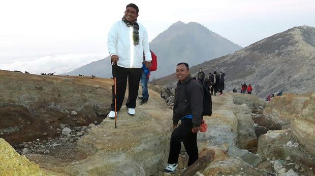 Dirjen Otda Kemendagri Sumarsono mendaki Gunung Ijen