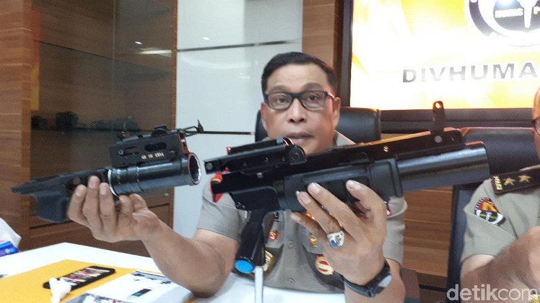 5 Ribu Amunisi SAGL Brimob Dipindahkan ke Gudang Mabes TNI 5 Ribu Amunisi SAGL Brimob Dipindahkan ke Gudang Mabes TNI