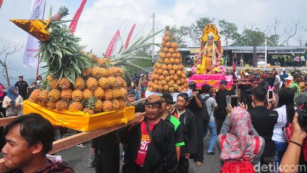 Larung Sesaji Gunung Kelud Jadi Daya Tarik Wisatawan