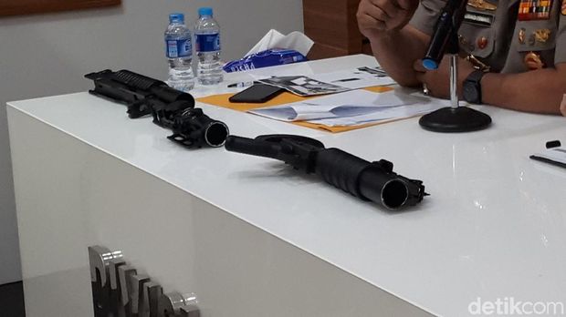 Sengkarut di Balik Tertahannya Kargo Senjata Polri di Cengkareng