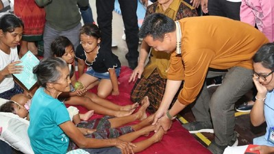 Menpora Kunjungi Pengungsi Erupsi Gunung Agung