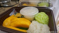 Masih dari Thailand, Anda bisa mecicip Mango Sticky Rice dengan mangga dan bahan-bahan asli dari negaranya. Dibandrol dengan harga Rp 45.000. Foto: Lusiana Mustinda