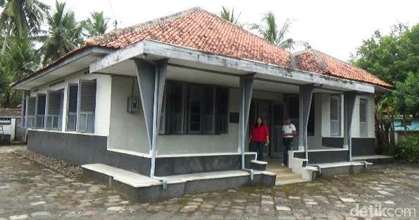 Rumah Jenderal Ahmad Yani terletak di Desa Rendeng RT 01 RW 02, Kecamatan Gebang, Kabupaten Purworejo, Jawa Tengah. Di rumah dengan luas 1.000 meter persegi inilah sang jenderal dilahirkan (Rinto Heksantoro/detikTravel) Rumah Jenderal Ahmad Yani terletak di Desa Rendeng RT 01 RW 02, Kecamatan Gebang, Kabupaten Purworejo, Jawa Tengah. Di rumah dengan luas 1.000 meter persegi inilah sang jenderal dilahirkan (Rinto Heksantoro/detikTravel)
