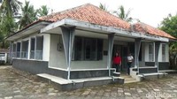 Rumah Jenderal Ahmad Yani terletak di Desa Rendeng RT 01 RW 02, Kecamatan Gebang, Kabupaten Purworejo, Jawa Tengah. Di rumah dengan luas 1.000 meter persegi inilah sang jenderal dilahirkan (Rinto Heksantoro/detikTravel)