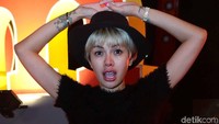 Bikin pangling juga, karena jarang banget Nikita Mirzani tampil kasual seperti ini di depan media. Foto: Ismail/detikHOT