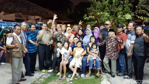 Aksi 'Gila' Fredy yang Berangkatkan 65 Gurunya ke Luar Negeri